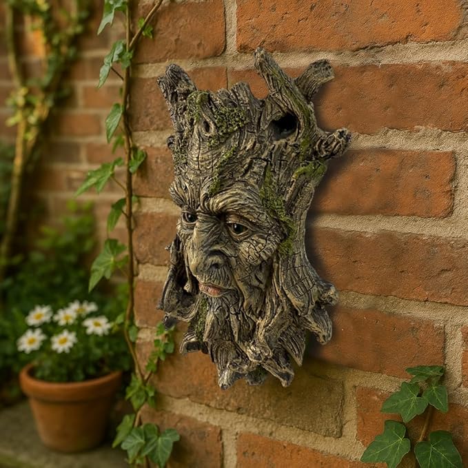 Moss Tree Face Sculpture, Funny Moss Cap Old Man Tree Hugger Statue, Indoor & Outdoor Creative Props for Garden and Home,9" x 7" x 2.4"