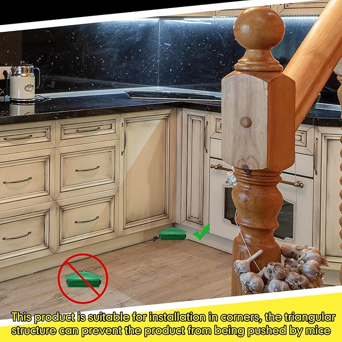 Qualirey 24 Pcs Mice Station with Key Triangle Bait Station Reusable Rodent Trap Bait Box, Keeps Children and Pets Safe Indoor & Outdoor, Bait Not Included, Suitable for Small Mice (Green)