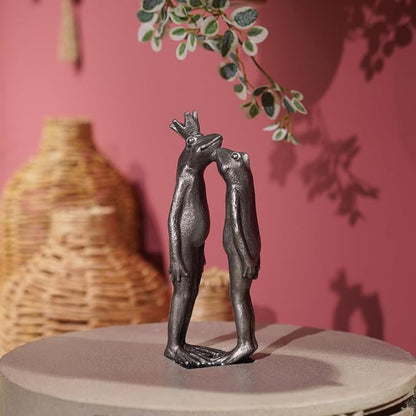 Frog Decor Garden Statue Decor Outside - Couple Kiss Plog Statue Outside Frog Figurines for Yard Patio Lawn Decorations Couple Frogs Front Yard Decorations Outdoor 3.5" 2" 8.75"