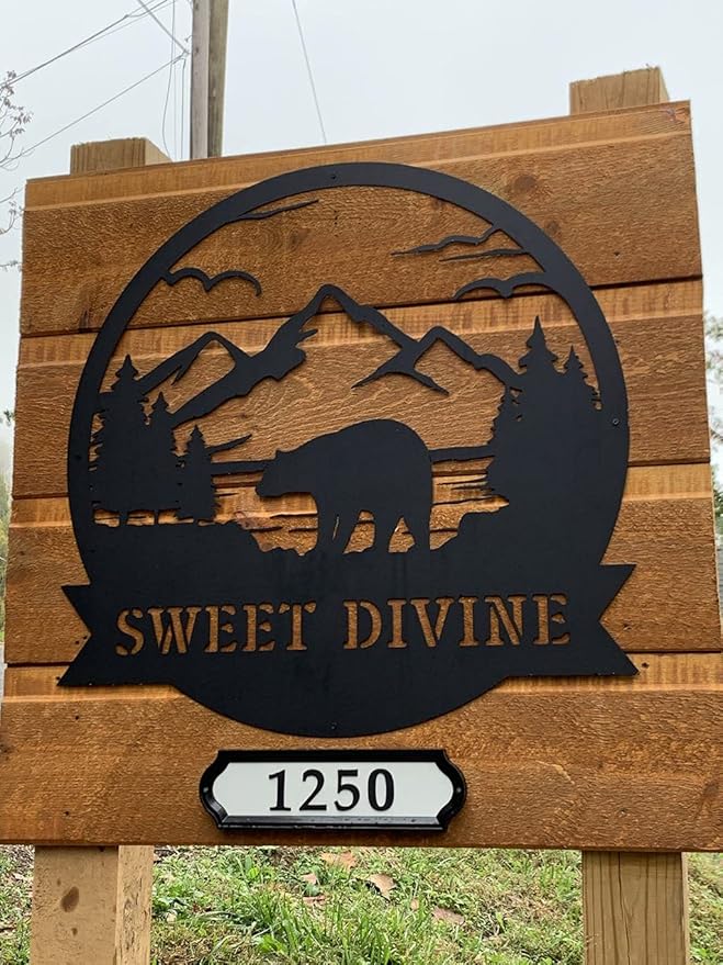 RealSteel Personalized Bear Family Metal Sign - Custom Outdoor Wall Art with Mountain Scene - Circular Design for Porch, Patio, Lawn & Garden Décor - Black, 18"