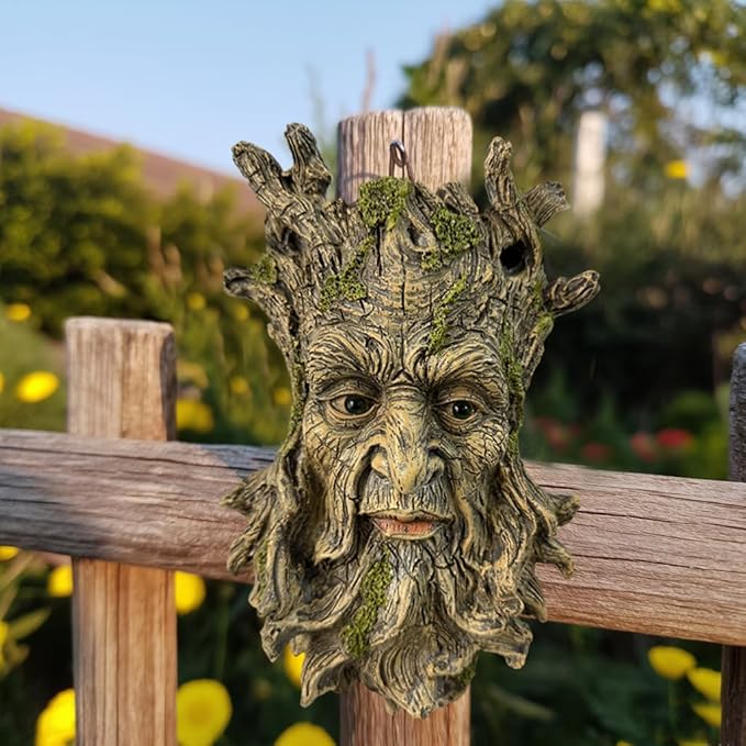 Moss Tree Face Sculpture, Funny Moss Cap Old Man Tree Hugger Statue, Indoor & Outdoor Creative Props for Garden and Home,9" x 7" x 2.4"