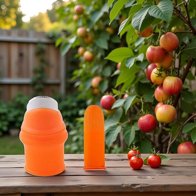 1Set Orange Gardening Silicone Thumb Knife with Finger Cots Thumb Knife Picker for Fruits (5.3x2.7cm)