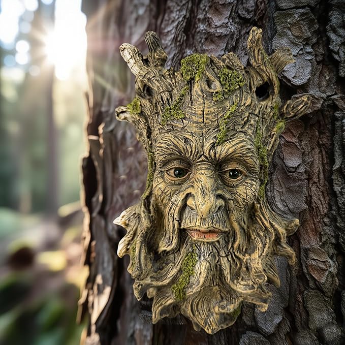 Moss Tree Face Sculpture, Funny Moss Cap Old Man Tree Hugger Statue, Indoor & Outdoor Creative Props for Garden and Home,9" x 7" x 2.4"