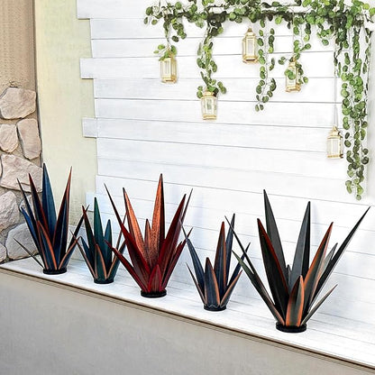 Large Tequila Rustic Sculpture, Rustic Metal Agave Plants for Outdoor Patio Yard, Home Decor Hand Painted Metal Agave Garden Yard Statue, Outdoor Lawn Ornaments (Black - L (W/Solar Light))