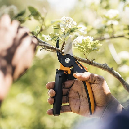 Fiskars Pruning Shears, PowerGear2 Technology Multiplies Power, Rolling Handle for Ease of Use, 3/4-Inch Cut Capacity Bypass Pruner, UltraBlade Coating and SoftGrip, Garden and Yard Tools