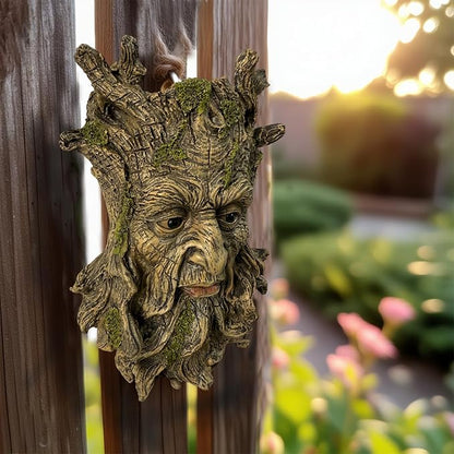 Moss Tree Face Sculpture, Funny Moss Cap Old Man Tree Hugger Statue, Indoor & Outdoor Creative Props for Garden and Home,9" x 7" x 2.4"